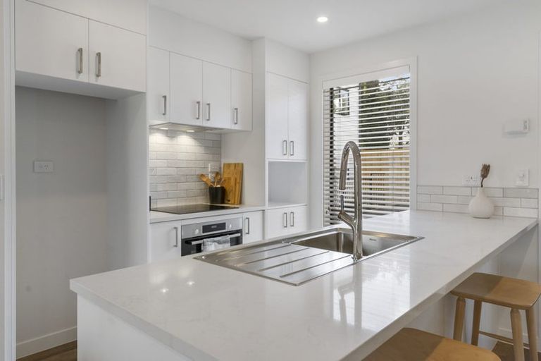 Photo of property in 4/35 Garadice Road, Rothesay Bay, Auckland, 0630