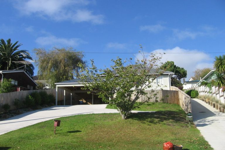 Photo of property in 1/9 Weldene Avenue, Glenfield, Auckland, 0629