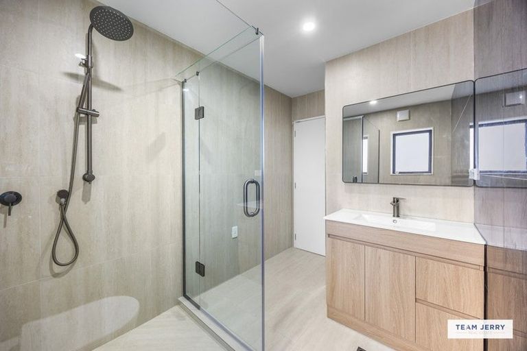 Photo of property in 40a Trentham Road, Papakura, 2110