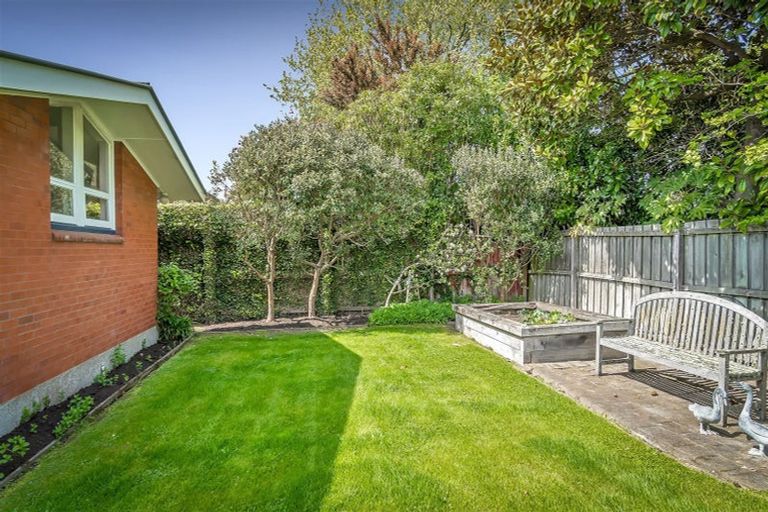 Photo of property in 11 Tuirau Place, Ilam, Christchurch, 8041