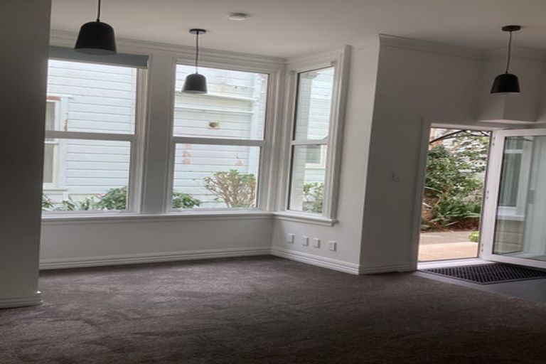 Photo of property in 2 Collina Terrace, Thorndon, Wellington, 6011