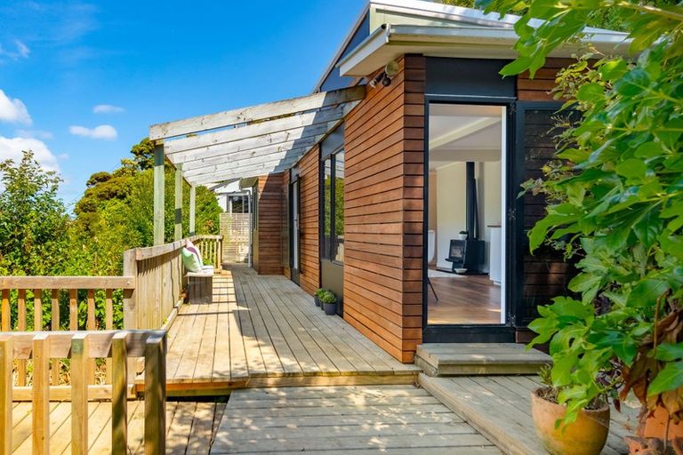 Photo of property in 49 Airlie Road, Plimmerton, Porirua, 5026