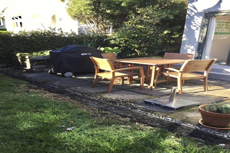 Photo of property in 1/5 Sinclair Street, Devonport, Auckland, 0624