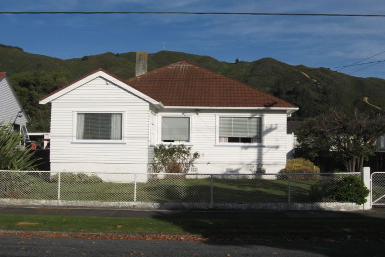 Photo of property in 40 Shearer Crescent, Naenae, Lower Hutt, 5011