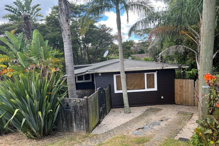 Photo of property in 14 Avonleigh Road, Green Bay, Auckland, 0604