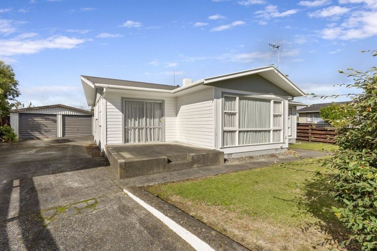 Photo of property in 12 Pinedale Parade, Milson, Palmerston North, 4414
