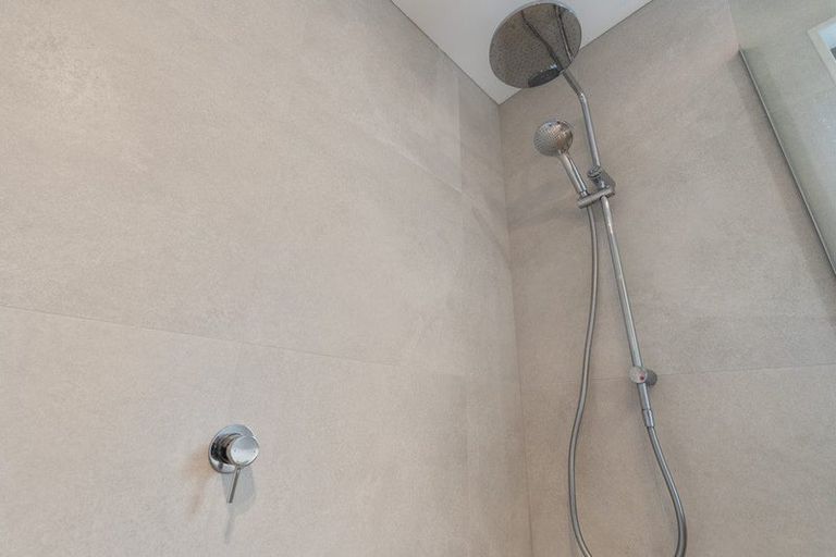 Photo of property in 1/6 Knott Road, Stanmore Bay, Whangaparaoa, 0932