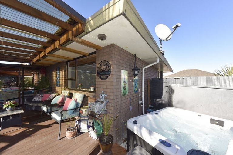 Photo of property in 2/82 Lincoln Road, Hillmorton, Christchurch, 8024