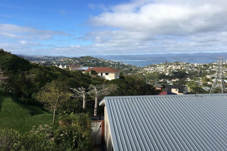 Photo of property in 19 Admiralty Street, Crofton Downs, Wellington, 6035