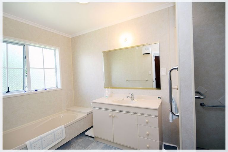 Photo of property in 1 Chrystal Street, Foxton Beach, Foxton, 4815