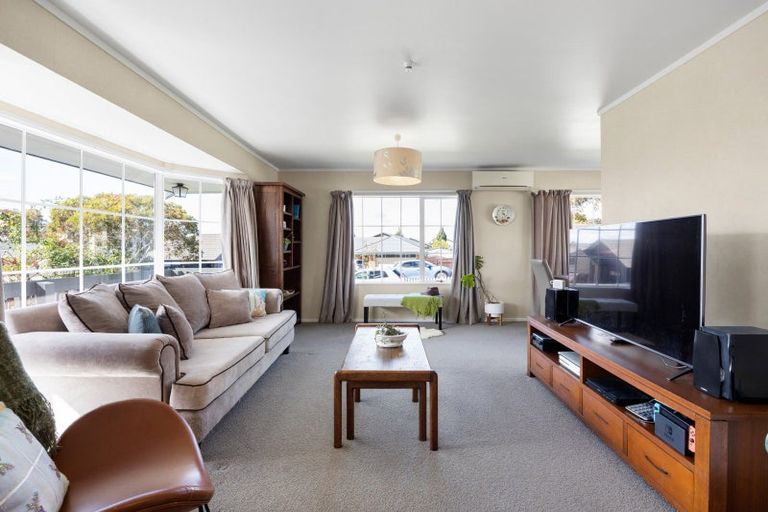 Photo of property in 18 Dixon Road, Fitzroy, Hamilton, 3206