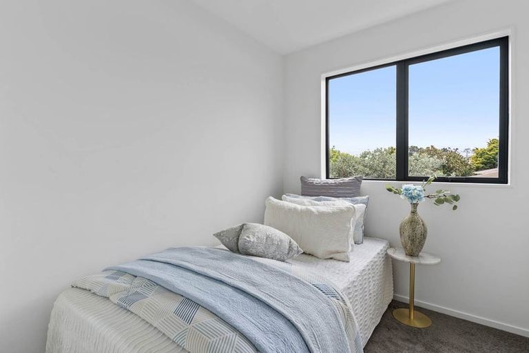 Photo of property in 2/81 Vodanovich Road, Te Atatu South, Auckland, 0610