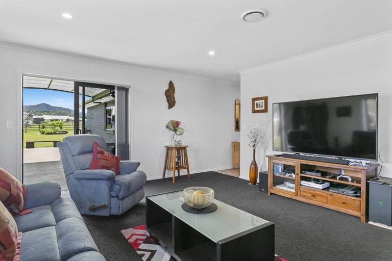 Photo of property in 8 Kahikatea Drive, Kinloch, Taupo, 3377