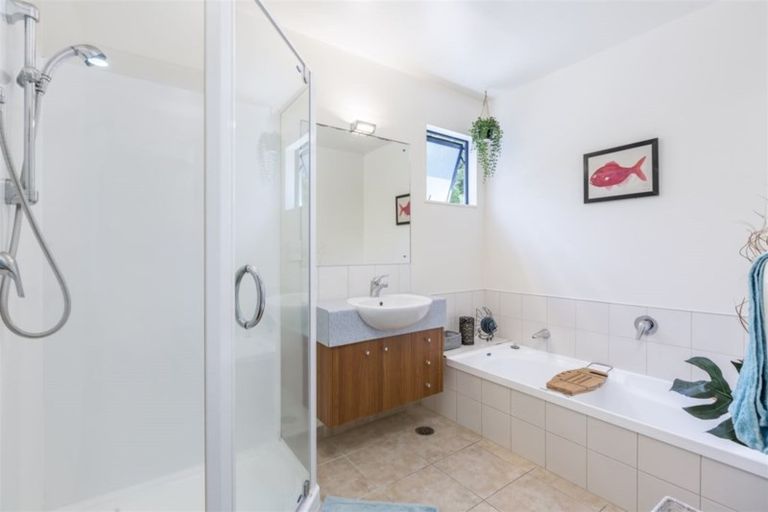 Photo of property in 18 Carento Way, Stanmore Bay, Whangaparaoa, 0932