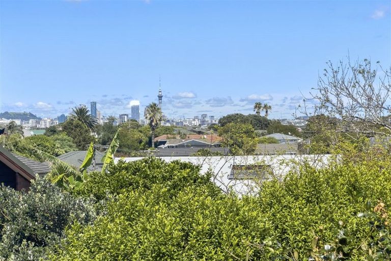 Photo of property in 275 Lake Road, Belmont, Auckland, 0622