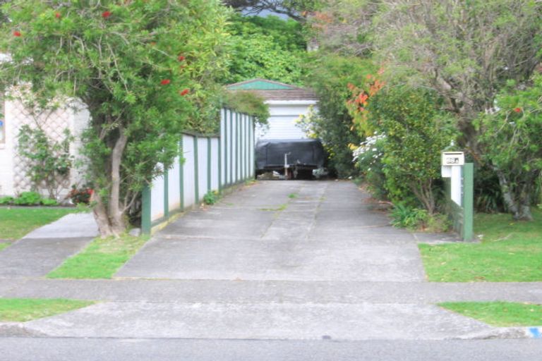 Photo of property in 68 Ngaio Road, Waikanae, 5036