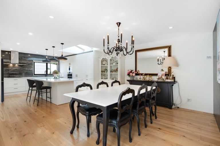 Photo of property in 7 Hartles Place, Mellons Bay, Auckland, 2014