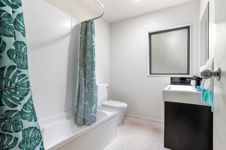 Photo of property in 135d Triangle Road, Massey, Auckland, 0614