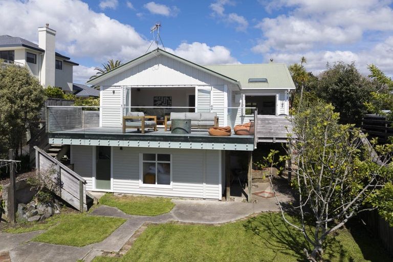 Photo of property in 29 Seaview Road, Paremata, Porirua, 5024