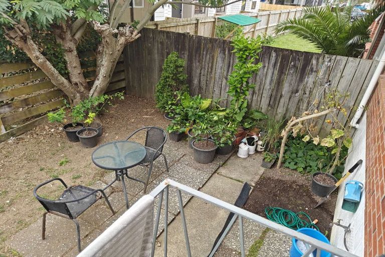 Photo of property in 4/18 Evelyn Place, Hillcrest, Auckland, 0627