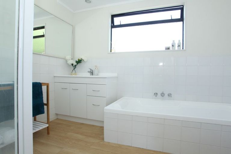 Photo of property in 44 Ashley Street, St Andrews, Hamilton, 3200