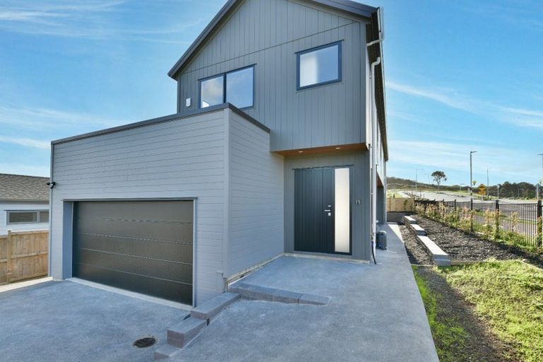 Photo of property in 15 Makenu Crescent, Wainui, Silverdale, 0992