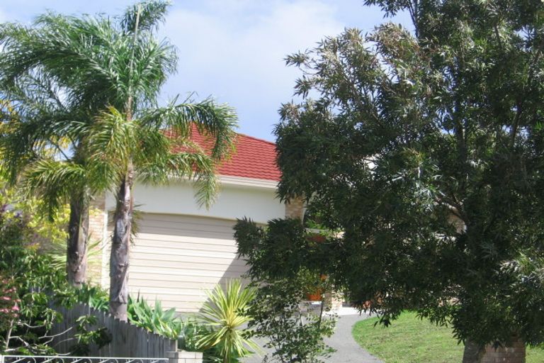 Photo of property in 13 Te Hoe Grove, Pinehill, Auckland, 0632