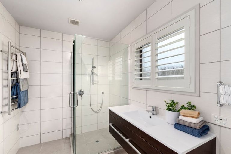 Photo of property in 2/13 Muritai Road, Milford, Auckland, 0620