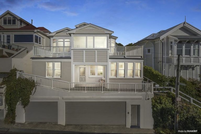 Photo of property in 18 Central Terrace, Kelburn, Wellington, 6012