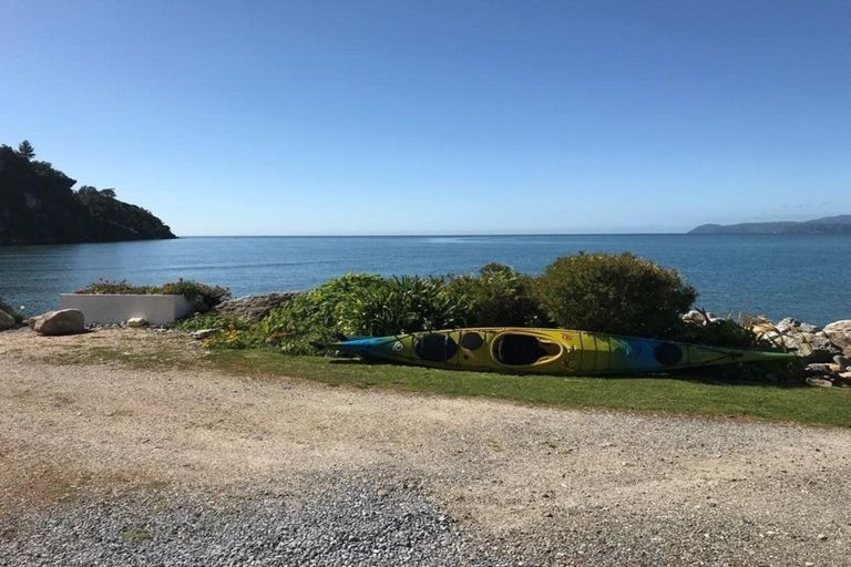 Photo of property in 210 Rangihaeata Road, Rangihaeata, Takaka, 7182