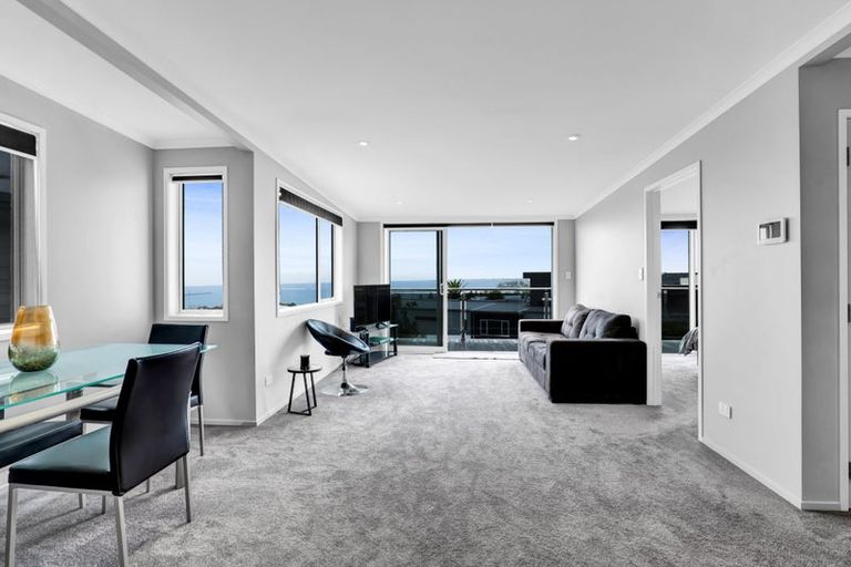 Photo of property in 5b Catherine Crescent, Moturoa, New Plymouth, 4310