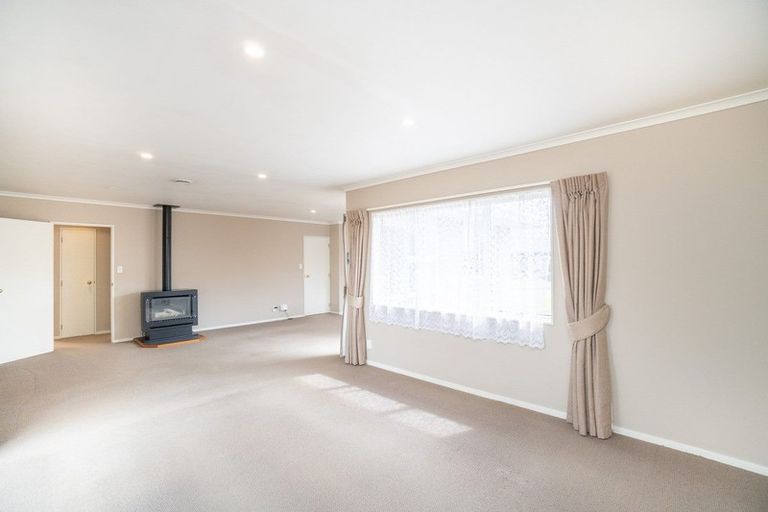Photo of property in 31 Strachan Way, Highbury, Palmerston North, 4412