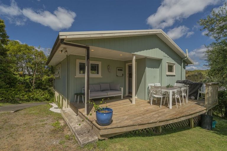 Photo of property in 4 Ocean Beach Road, Tairua, 3508