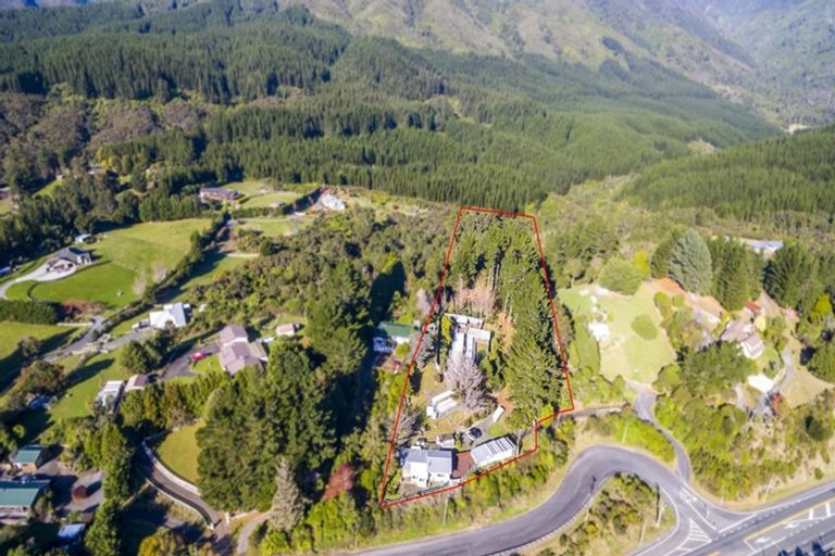 Photo of property in 2c Kaitoke Loop Road, Kaitoke, Upper Hutt, 5018
