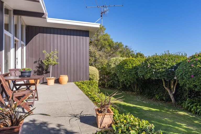 Photo of property in 16 Kakariki Grove, Waikanae, 5036