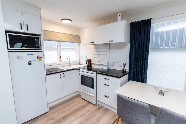 Photo of property in 30c Collins Avenue, Tawa, Wellington, 5028