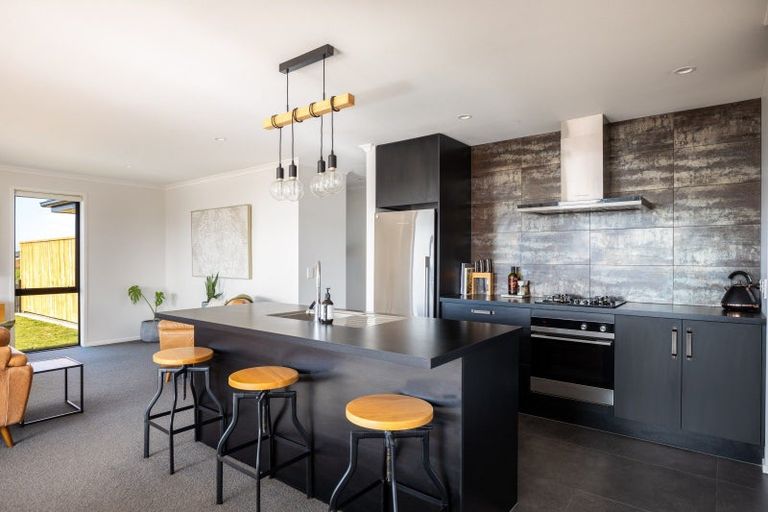 Photo of property in 3 Aheahea Way, Hurworth, New Plymouth, 4310