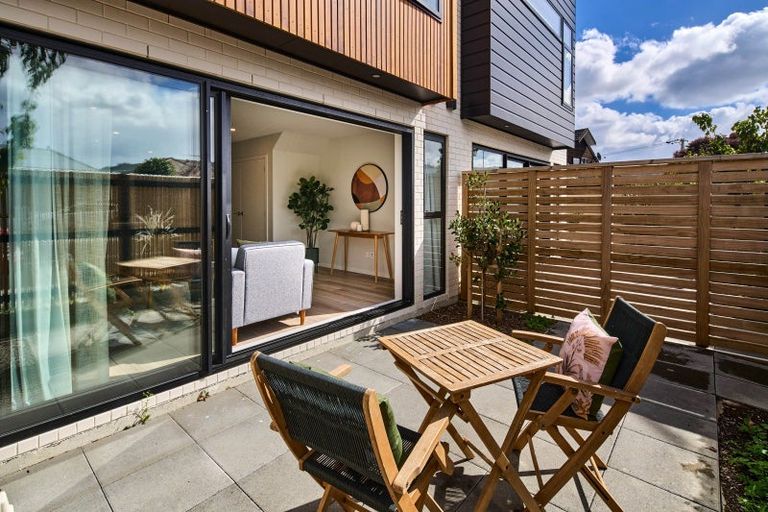 Photo of property in 2/90 Knights Road, Hutt Central, Lower Hutt, 5010