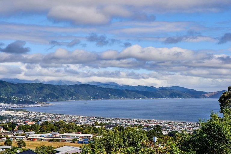 Photo of property in 33 Acacia Avenue, Maungaraki, Lower Hutt, 5010