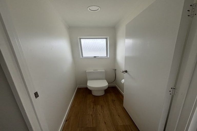 Photo of property in 1/79 West Coast Road, Glen Eden, Auckland, 0602