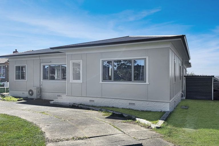 Photo of property in 217 Te Atatu Road, Te Atatu South, Auckland, 0610