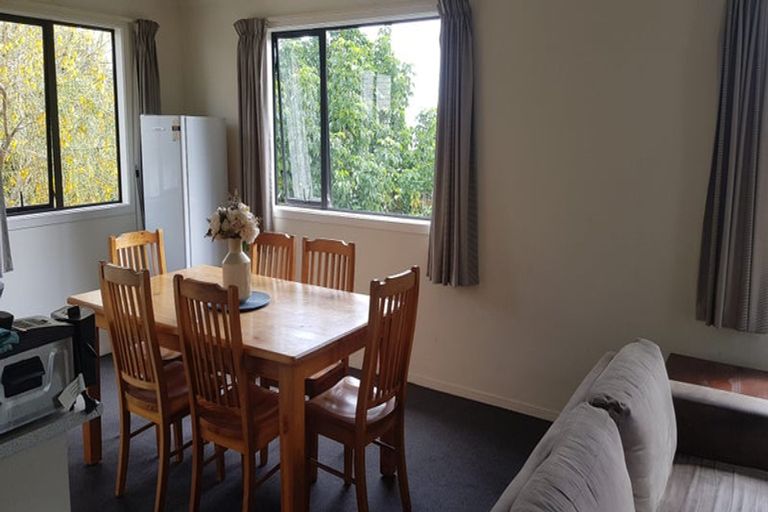 Photo of property in 8b Schnapper Rock Road, Schnapper Rock, Auckland, 0632