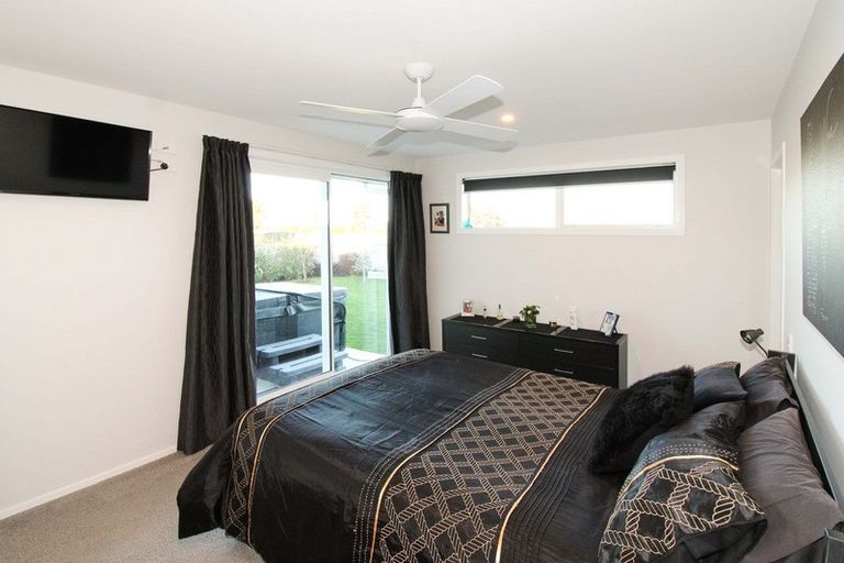 Photo of property in 28 Feist Street, Carterton, 5713