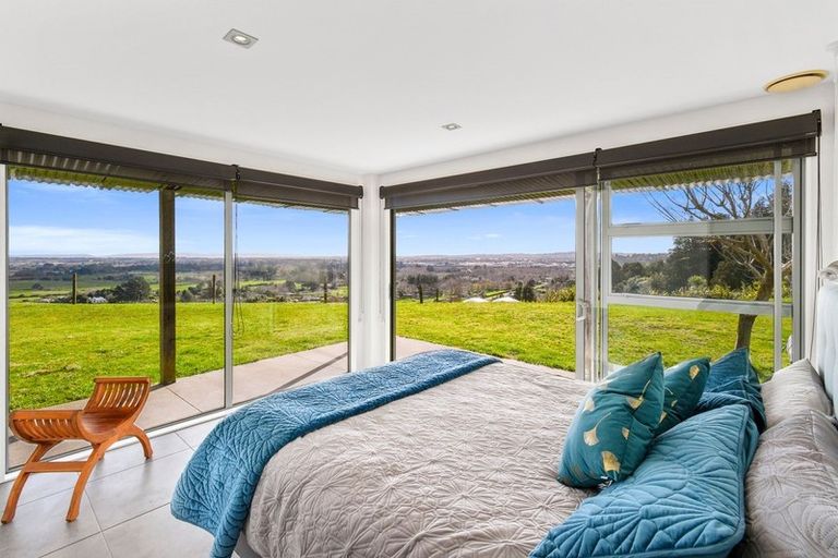 Photo of property in 43 Harry Dreadon Road, Opaheke, Papakura, 2584