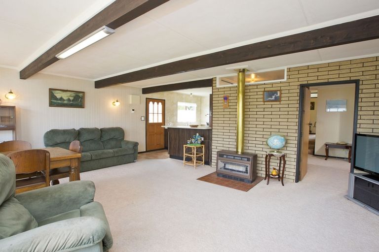 Photo of property in 6 Pukatea Place, Milson, Palmerston North, 4414