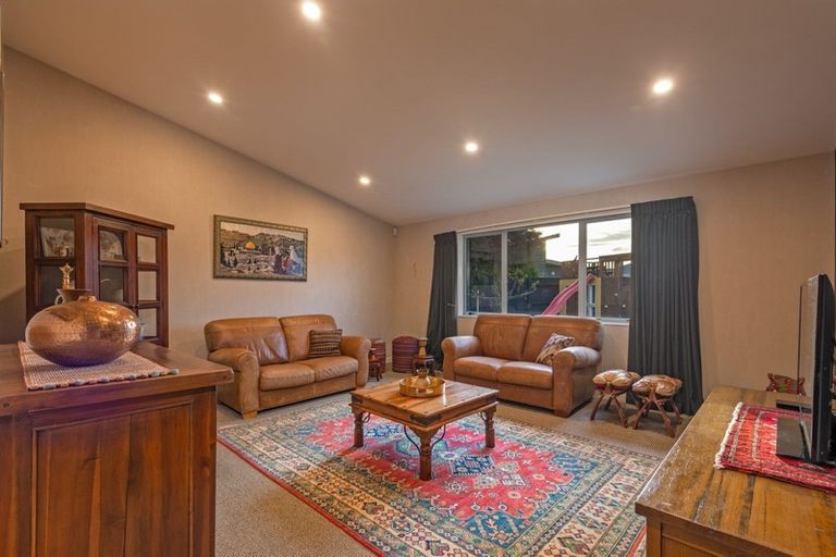 Photo of property in 22 Tennyson Avenue, Kelvin Grove, Palmerston North, 4414