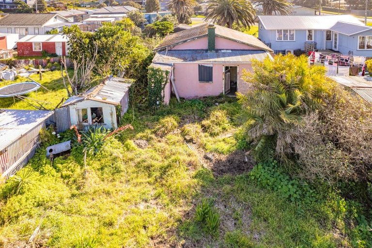 Photo of property in 10 Morgan Street, Castlecliff, Whanganui, 4501