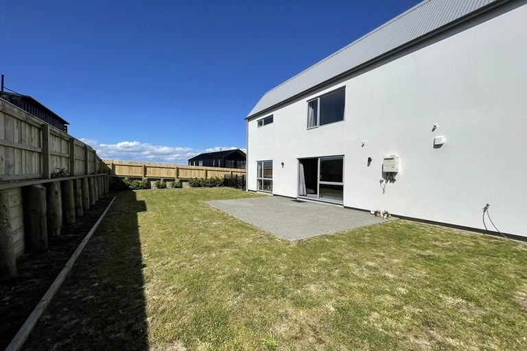 Photo of property in 60 Hokioi Drive, Kenepuru, Porirua, 5022