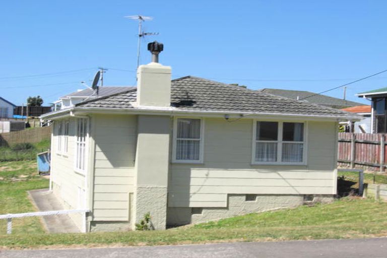 Photo of property in 39 View Road, Titahi Bay, Porirua, 5022