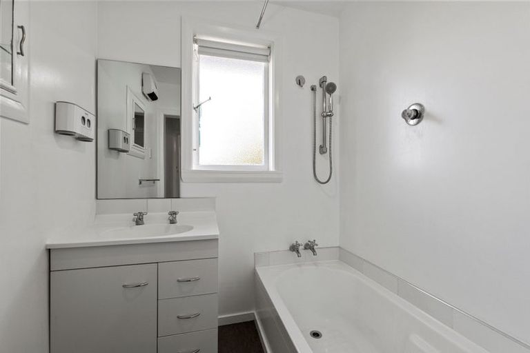 Photo of property in 66 Winters Road, Redwood, Christchurch, 8051